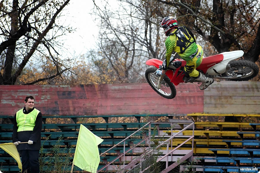 Победа в день рождения и вызов парням. На соревнованиях по мотокроссу бушевали страсти Победа в день рождения и вызов парням. На соревнованиях по мотокроссу бушевали страсти