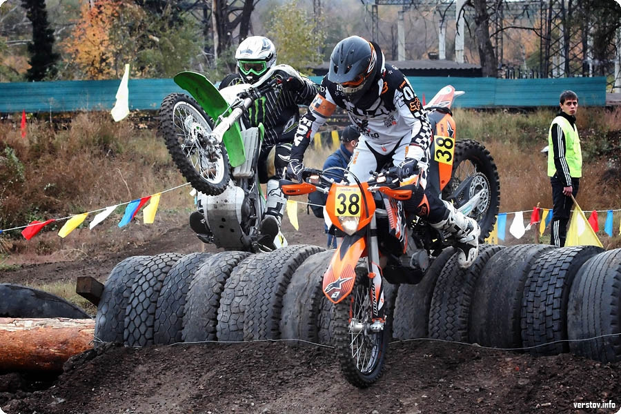 Победа в день рождения и вызов парням. На соревнованиях по мотокроссу бушевали страсти Победа в день рождения и вызов парням. На соревнованиях по мотокроссу бушевали страсти