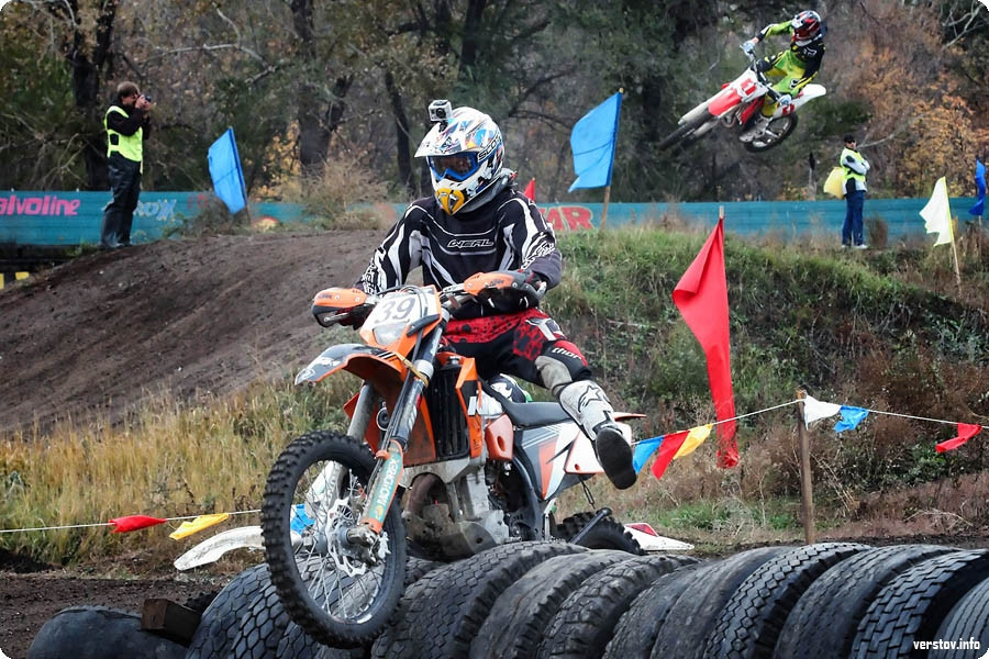 Победа в день рождения и вызов парням. На соревнованиях по мотокроссу бушевали страсти Победа в день рождения и вызов парням. На соревнованиях по мотокроссу бушевали страсти