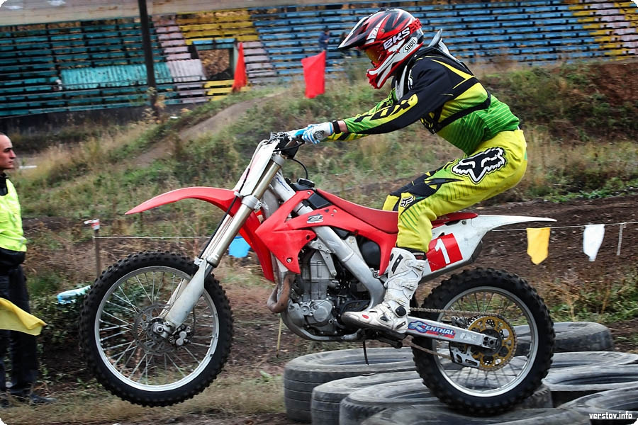 Победа в день рождения и вызов парням. На соревнованиях по мотокроссу бушевали страсти Победа в день рождения и вызов парням. На соревнованиях по мотокроссу бушевали страсти