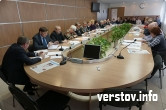 Совещание проходило в 311 аудитории администрации. Никто не решился занять место ИП главы города Виталия Бахметьева