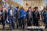Путин, обаятельные девушки, собаки и трудящиеся. В Магнитогорске на первомайское шествие вышли 55 тысяч человек
