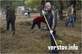 «Мы хотим жить в чистом городе!» Сотрудники администрации расчищали парк Ветеранов