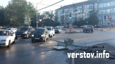 Очередной лихач сбил светофор на пересечении улиц Гагарина и Суворова. Полиция его уже ищет