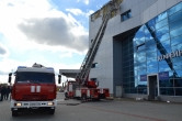 «Окалина попала на отделку фасада». В Челябинске загорелась ледовая арена, эвакуировано 90 человек