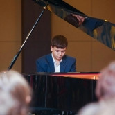 Один из десяти! Юный пианист из Магнитки прошел обучение в «президентском» образовательном центре