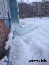 Ничего себе сосулька! Дмитрий Шохов обещал проконтролировать очистку крыши ФОКа на Жукова