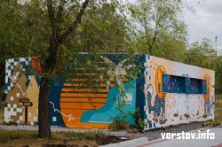 «Яркое пятно» в сквере! Художники из Сургута разукрасили бывший общественный туалет