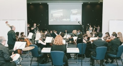 «Концерт будущего!» «МегаФон» соединил дирижера и камерный оркестр в разных концах Челябинска