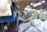 Пожалели 200 рублей на свалку. Магнитогорцы выбросили строительный мусор прямо у шоссе
