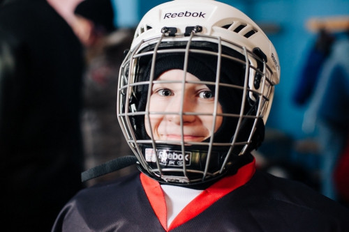 Новая жизнь «Малыша». Хоккеисты «Металлурга» помогли восстановить хоккейный стадион