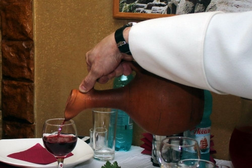 День рождения в кругу друзей. Грузинский князь побывал в магнитогорском ресторане «Дукани Генацвале»