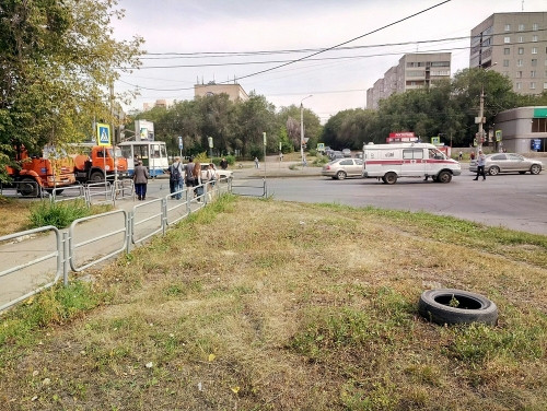 Второй наезд за день! Карета «Скорой» сбила пешехода на Сталеваров