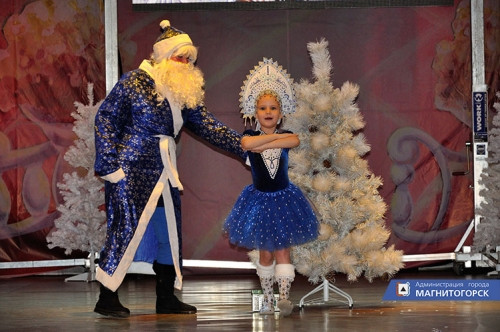 В Магнитогорске выбрали лучших Снегурочек. Лучшие внучки Деда Мороза будут участвовать на параде для одаренных детей