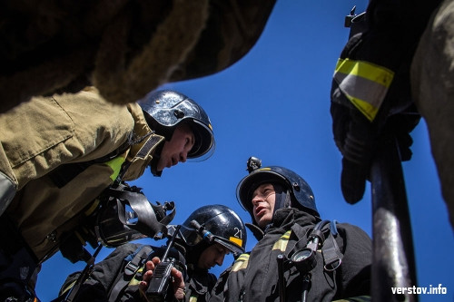 Эвакуация на «четверку». Пожарные провели учения в магнитогорском ТРК