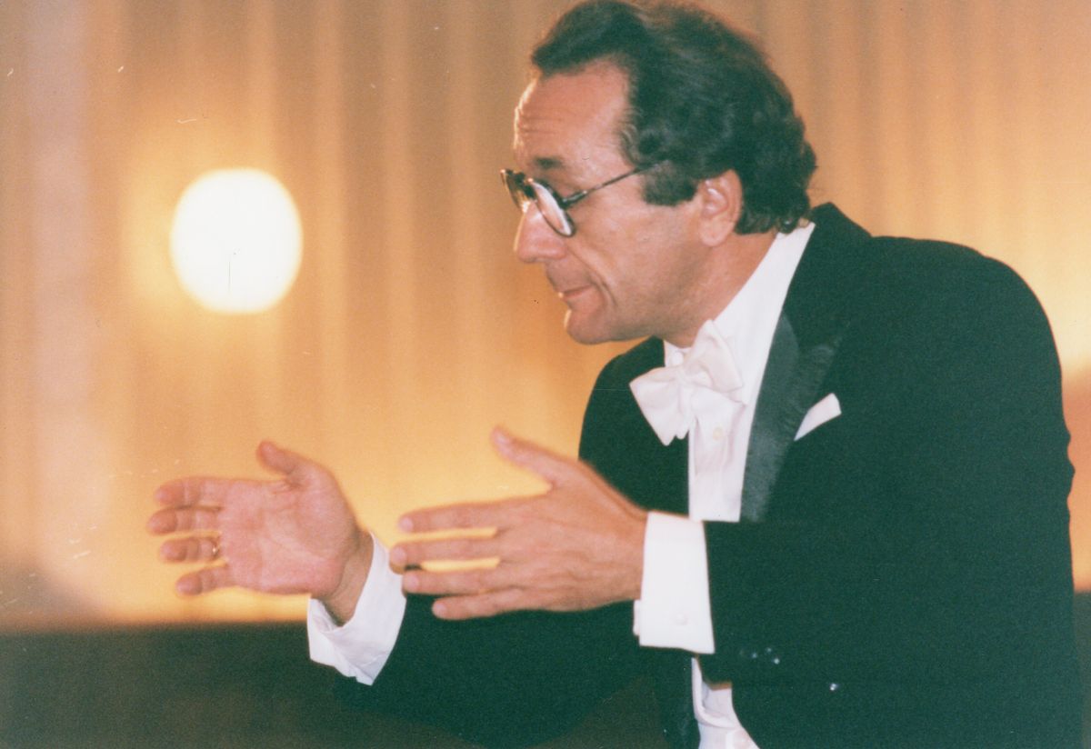 юрия благодаря. иванов капелла магнитогорск. юрия благодаря. памятник эрвье в тюмени. директор театра музыкальной комедии санкт-петербург.