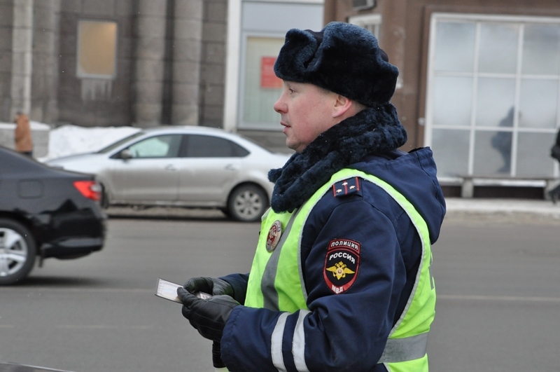Милиция на дороге. Милиционер. Добрый гаишник. Дпс екатеринбург. Добрый гаишник спас деда.