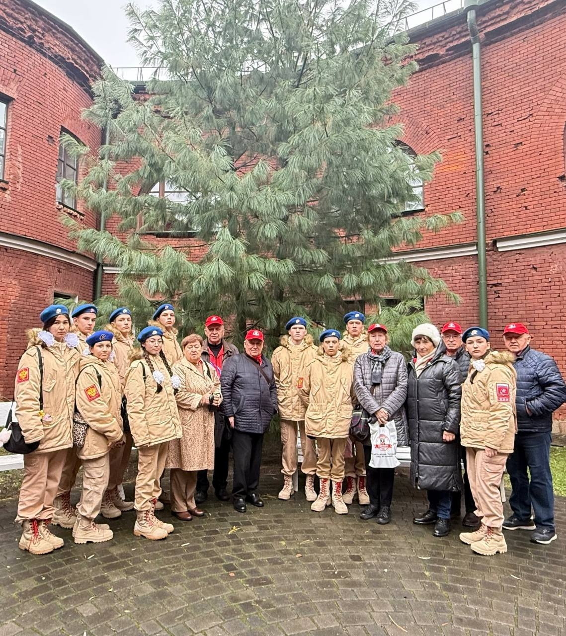 у входа в крепостть.jpg