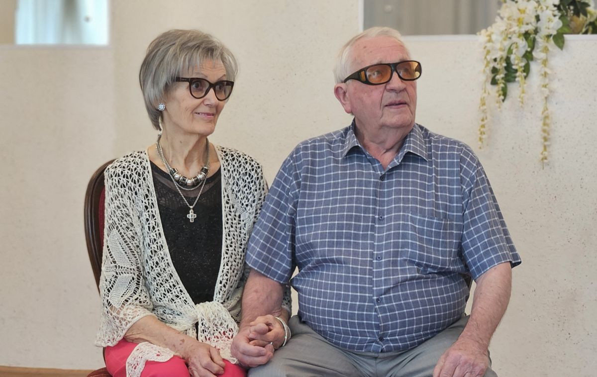 rshmirgr.jpg rshmirgr.jpg