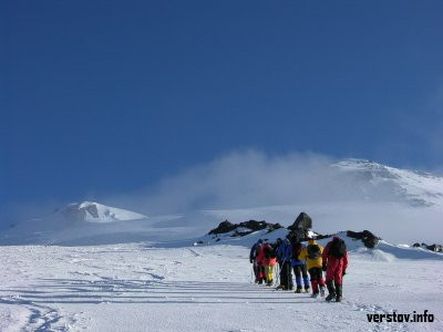 Группа магнитогорских альпинистов продолжает восхождение на Эльбрус