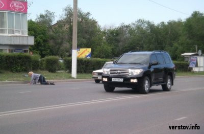 «Чудеса дрессировки» водителей наблюдали магнитогорцы на проспекте Ленина