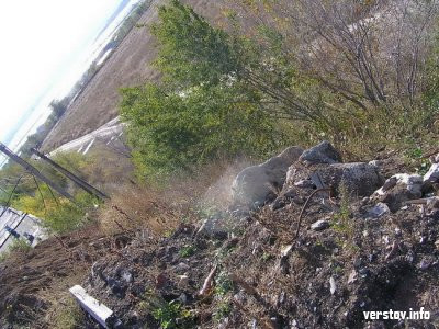 «Стратегическая» дорога левобережья завалена мусором