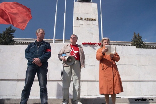 Коммунисты вспомнили Ленина, разбившись по лагерям