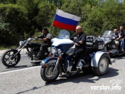 Путин приехал на слет байкеров на «Харлее»
