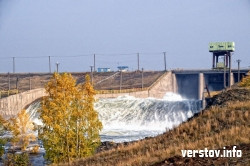 С Верхнеуральского водохранилища в город сбросили воду