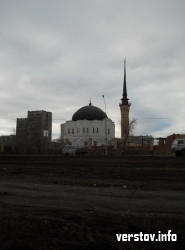 За мечетью остались «рожки да ножки»