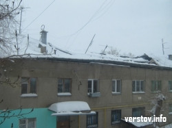 В многоквартирном доме в Агаповке под грузом снега рухнула крыша