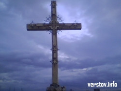 На въезде в Карталы установили поклонный крест
