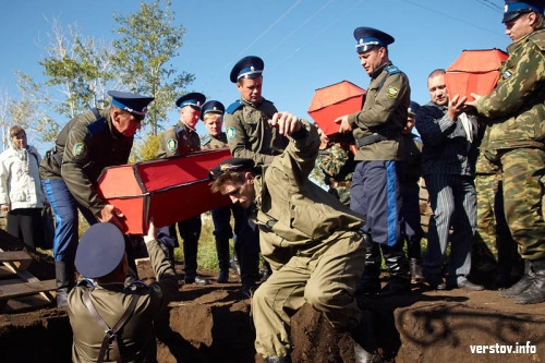 В Смеловском прошло захоронение найденных казаками останков