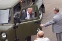 По примеру Путина! Евгений Тефтелев лично протестировал УАЗик, подаренный городом тресту «Водоканал»