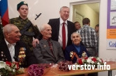 «А пусть он с нами сфотографируется!». Евгений Тефтелев поздравил ветеранов Сталинградской битвы