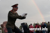 Салют под песню «День Победы». Для наших ветеранов выступили сопрано и баритон из Петербурга