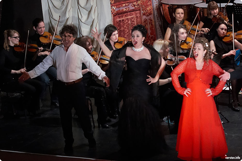 Группа il volo. Итальянец поет невесте. Француз поет. Француз поет. Итальянцы поют песни.