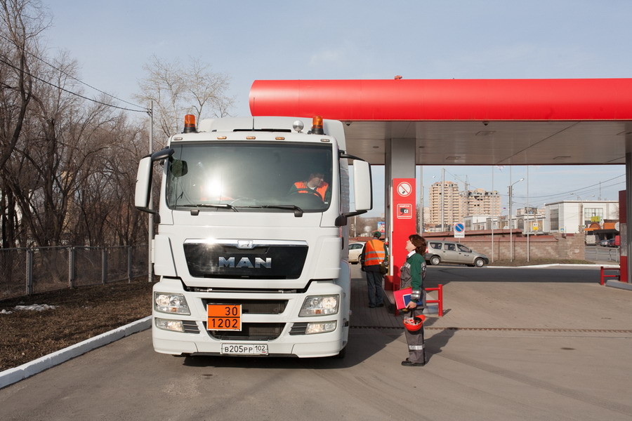 Попробуй на вкус башкирский бензин. «Башнефть» купила Red Oil и ...