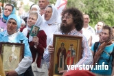 О новом храме, «Евровидении» и Украине. Верующие Магнитки вышли на крестный ход