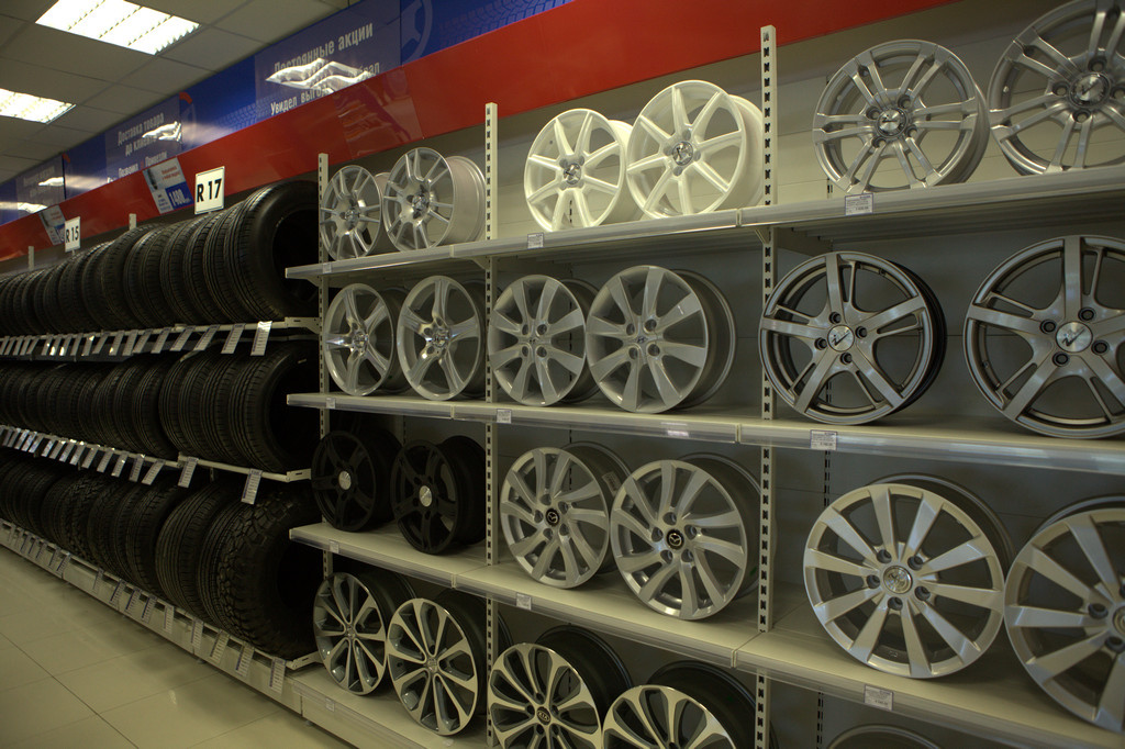 склад rossvik-ural. автошины каменск. автошины каменск. резина данлоп трек 225/16 р17. 347819 каменск-шахтинский.