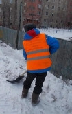 Работа продолжается. ОАО «ЖРЭУ №2 города Магнитогорска» почистили и залили уже третью хоккейную коробку
