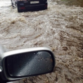 «Это настоящее бедствие!» Улицы Челябинска оказались под водой