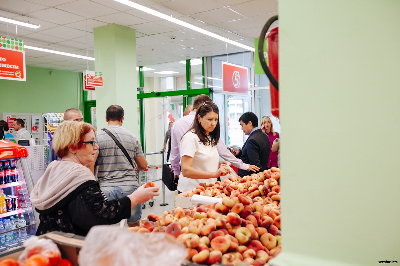 Обновленная пятерочка. Пятерочка первое открытие. Не обновляется пятерочка. Фото магазин пятерочка в магнитке кусинского района. Пятёрочка после реконструкции.