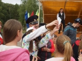 Теперь у них есть селфи с Сумароковским! Магнитогорская ГИБДД навестила детей в «Уральских зорях»