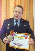 Он выжал 200 килограммов! Замначальника магнитогорской полиции стал чемпионом России по жиму штанги лежа