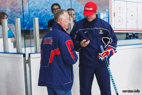 «Хоккей становится всё быстрее». Николай Кулёмин провел мастер-класс для юных хоккеистов
