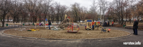 Фонтан стал детской площадкой. Образцовый участок в Правобережном районе оценили чиновники