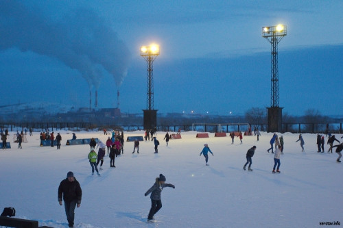 С нового года – новая привычка. Покататься на коньках в Магнитогорске можно за 100-200 рублей