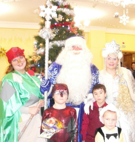 Ёлка, подарки и отличное настроение! Создать новогодний праздник детям своего округа помогает депутат Артём Черепанов