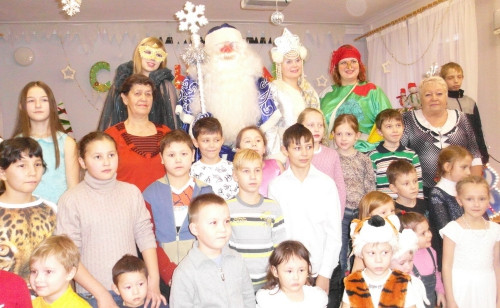 Ёлка, подарки и отличное настроение! Создать новогодний праздник детям своего округа помогает депутат Артём Черепанов